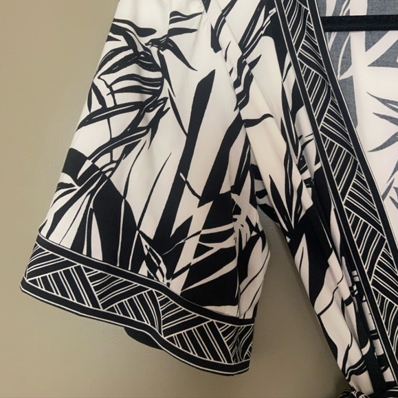 Black and white printed BCBG wrap dress - Picture 4 of 4